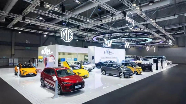 上汽用半年时间，展现出中国汽车“头雁”的变革伟力