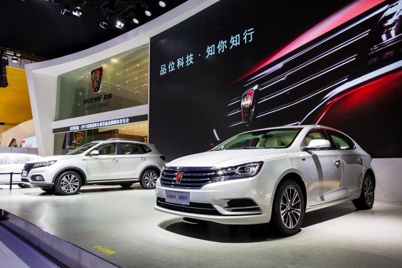 全新荣威950、荣威e950定义“高级轿车” 成都车展亮相售价16.88万起 互联网汽车上市一周年 系统升级带来颠覆式进化