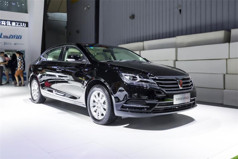 全新荣威950、荣威e950定义“高级轿车” 成都车展亮相售价16.88万起 互联网汽车上市一周年 系统升级带来颠覆式进化