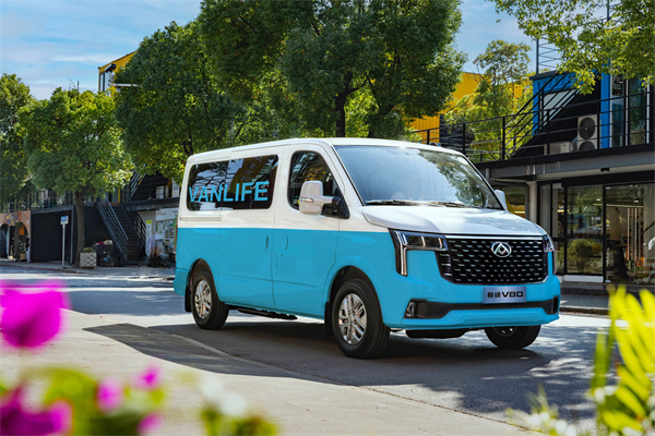跑得猛、花得少、养得省、全场景！“全场景高价值轻客”上汽大通新途V80 9AT荣耀上市，全面高人一档