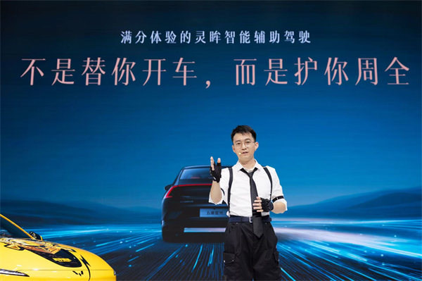 10.98万元起！五菱星光2025款开启预售，携手《和平精英》打造年轻人的智能实战利器！